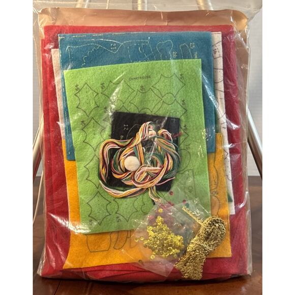 Vintage Hobby Kraft Felt Tree Skirt Kit Snow Family Christmas Tree Skirt 36" - Picture 7 of 7